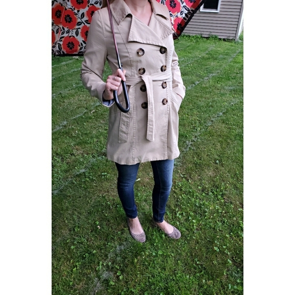 Old Navy beige light weight trench coat - Picture 2 of 8